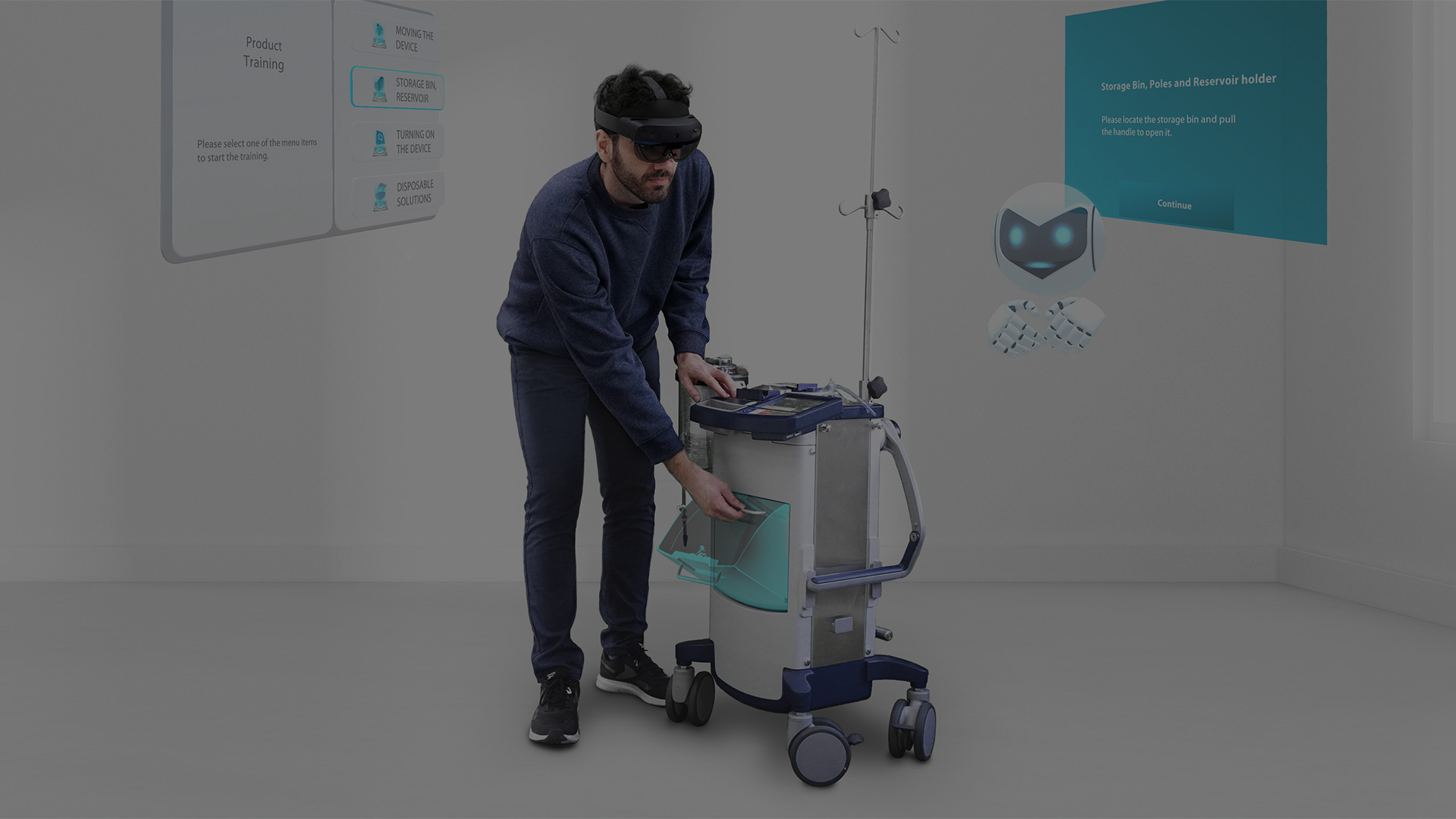 Medizinische Fachkraft lernt die Bedienung eines ECMO-Gerätes mit Hilfe eines Augmented Reality Training.